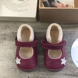 Clark’s little Gina leather shoes in Plum